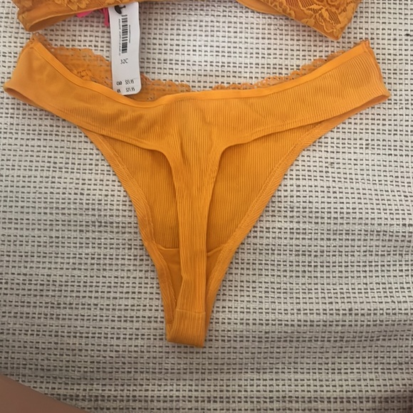 Yellow lace lingerie set yellow thong panties - Picture 4 of 5